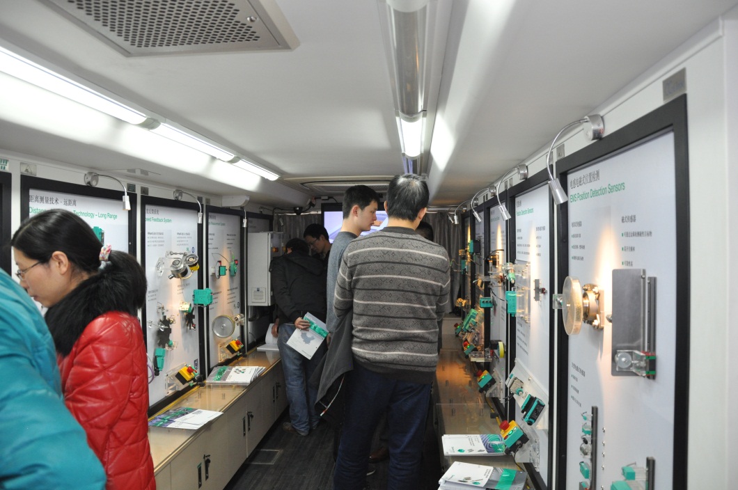 倍加福携多款传感器探访大发(中国)公司-3.jpg