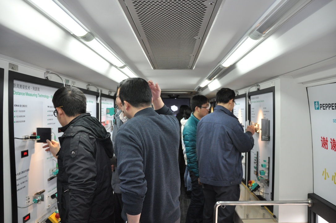 倍加福携多款传感器探访大发(中国)公司-5.jpg